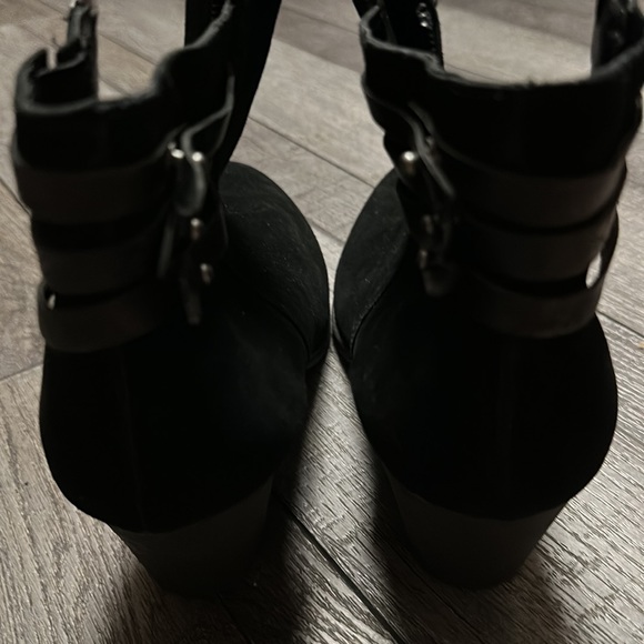 Boots - Picture 3 of 7